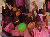 Wiederaufbau der Schule in Afrika