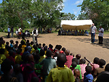 Wiederaufbau der Schule in Afrika
