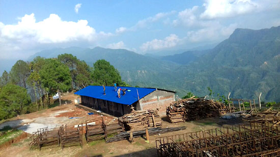 Wiederaufbau der Schule in Nepal
